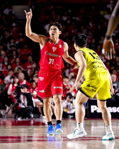 千葉Ｊ―仙台　コートで声を出す千葉Ｊ・原＝１１日、船橋市ららアリーナ東京ベイ（Ｂリーグ提供）