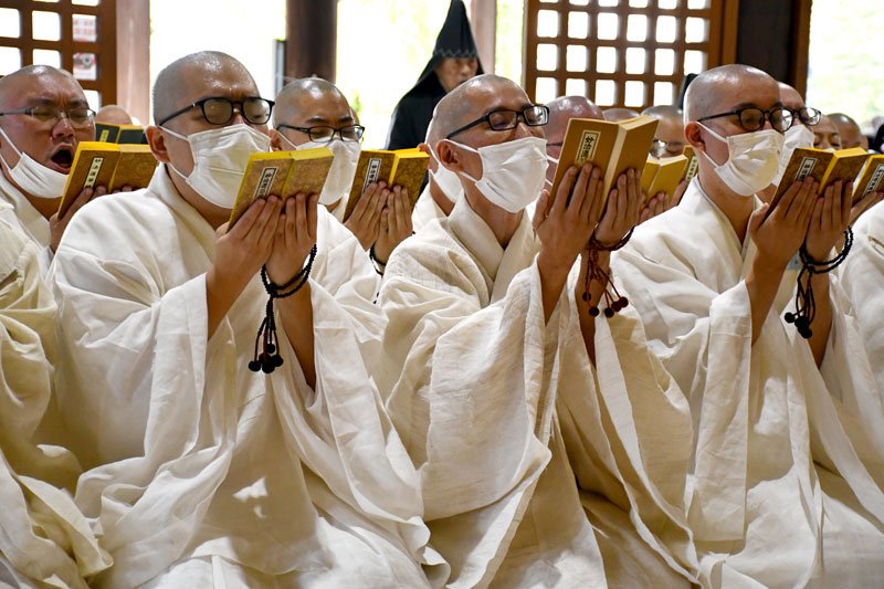 僧９５人１００日荒行入り　市川・中山法華経寺　外界遮断、修行に挑む