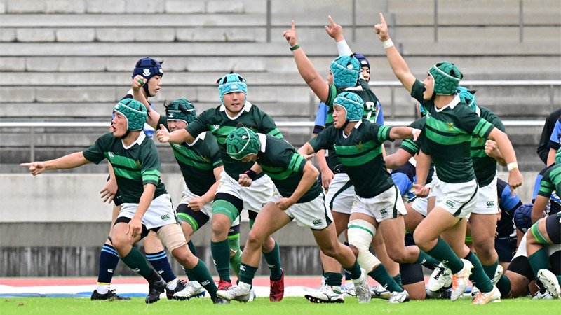東海大浦安―専大松戸　終了間際、同点トライが決まり喜ぶ専大松戸の選手＝柏の葉