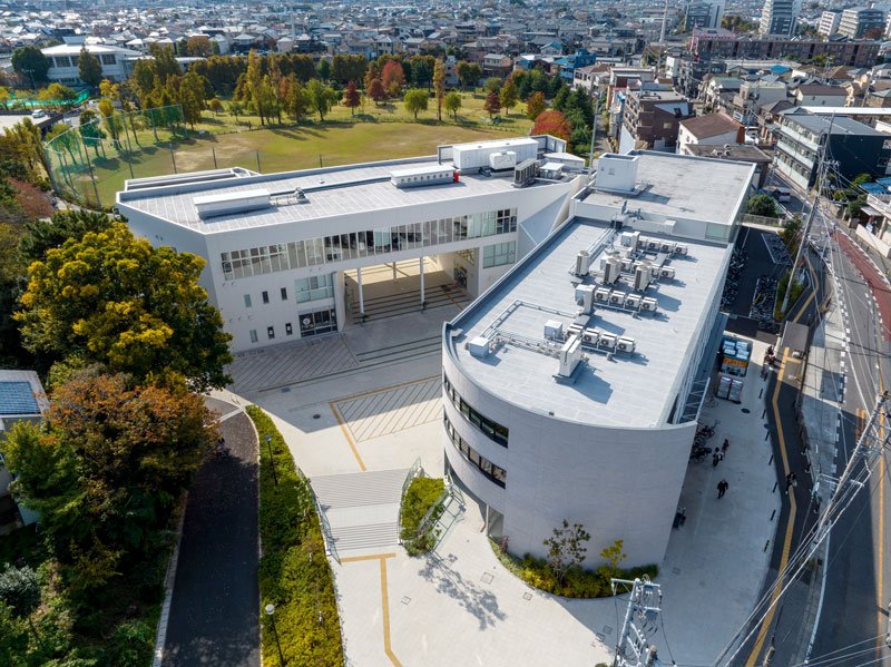 点在していた八つの公共施設の機能を集約したプラッツ習志野（習志野大久保未来プロジェクト株式会社提供）