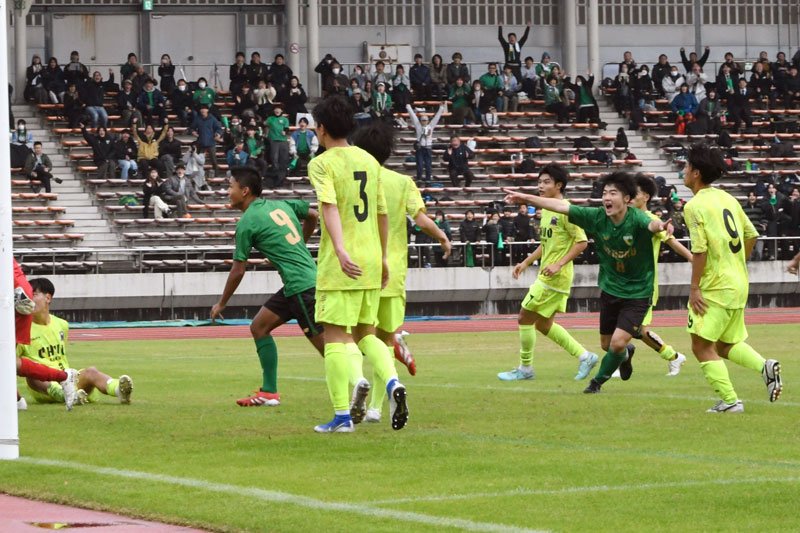 磨いた武器で歓喜　専大松戸　全国高校サッカー千葉県大会　準決勝