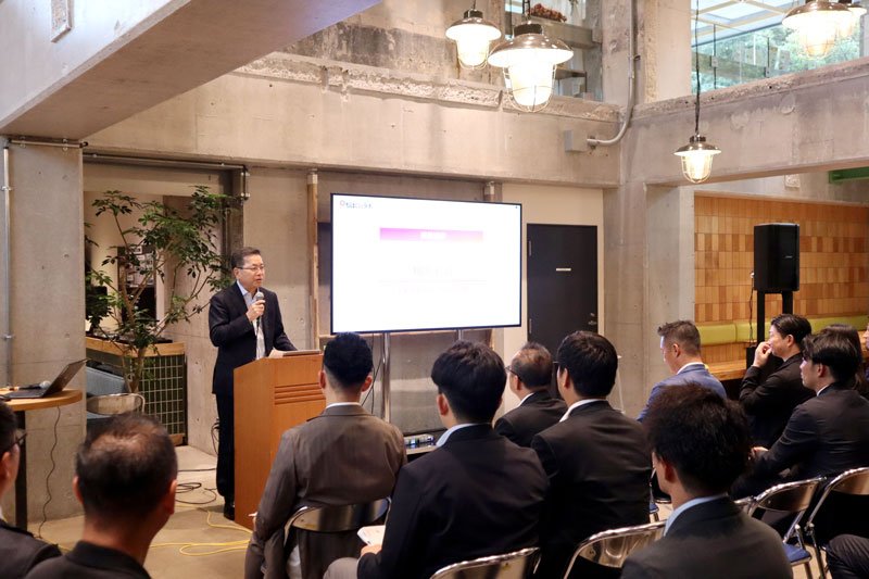 キックオフイベントであいさつする梅田頭取＝千葉市中央区