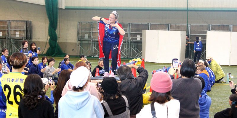 選手が“おもてなし”　オルカ鴨川感謝祭　サポーター１００人集う