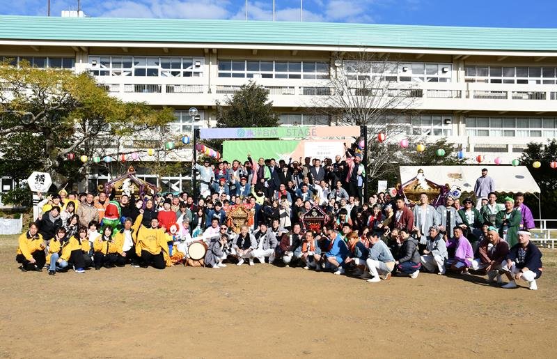 伝統継承新たな祭りへ　地域の垣根越えみこし担ぐ　アート、音楽…多彩な催し　フェスティバルトウノショウ初開催　東庄