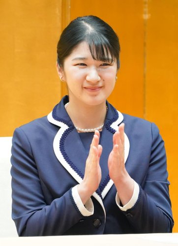 千葉大看護学部創立５０周年の記念式典に出席された愛子さま＝１４日午後、千葉市（代表撮影・共同）
