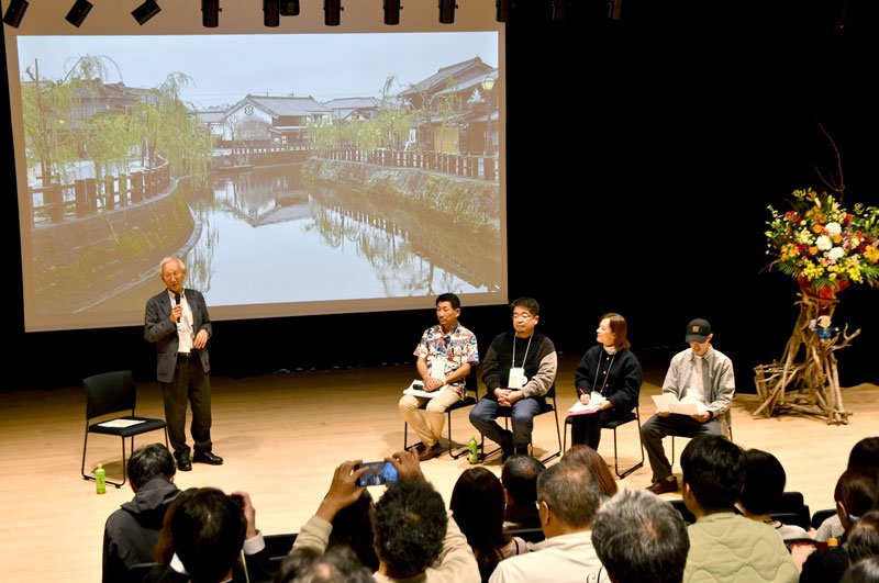 まち歩きやまちづくりについて意見を交わした「日本まちあるきフォーラム」＝香取市