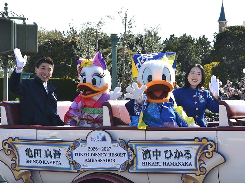 和装ミッキーとお祝い　東京ディズニーランド　アンバサダーお披露目も