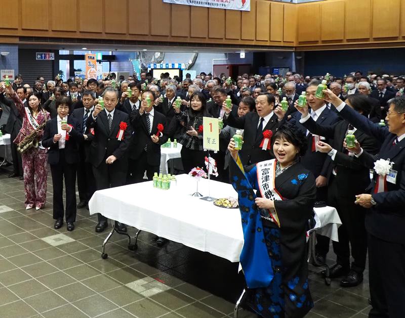 市役所ロビーで開かれた富津市新春賀詞交歓会＝富津市