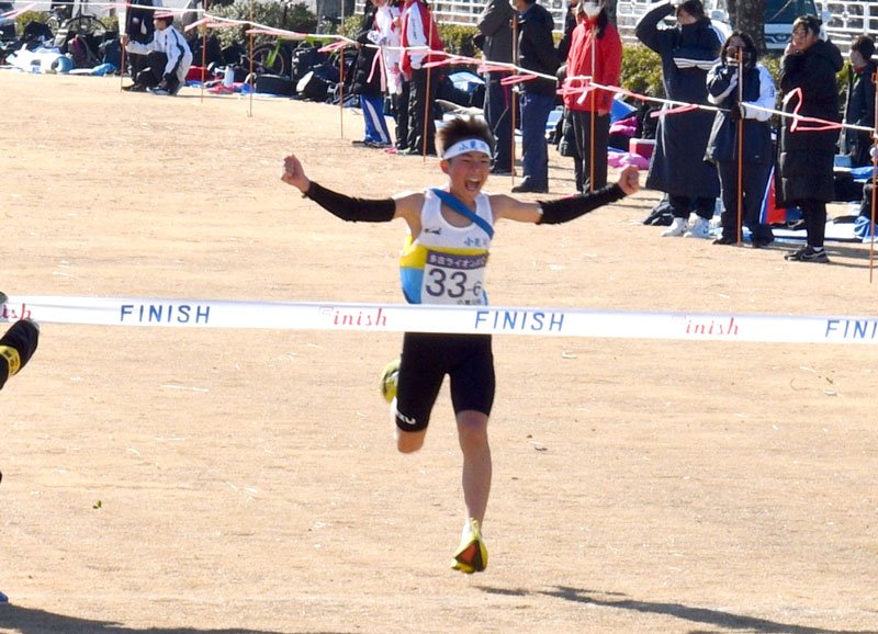 小見川が２連覇　男女混合、たすきつなぐ　多古近隣中学校駅伝
