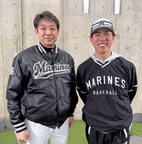 サブロー監督（左）と、都城キャンプに臨時コーチとして参加する松井稼頭央氏