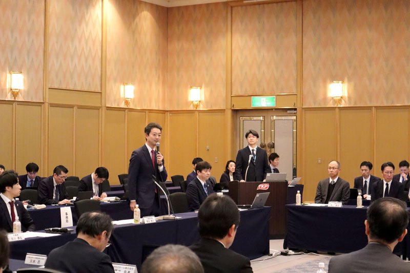 ＧＸ推進会議の初会合であいさつする熊谷知事＝千葉市中央区