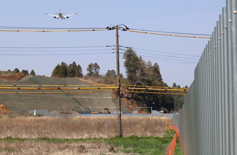 田んぼだった土地などで工事が進む成田空港機能強化の用地＝３日、芝山町
