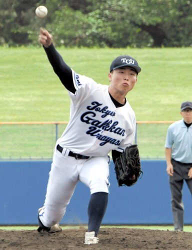 力投する東京学館浦安・大家。１０回を一人で投げ抜いた＝県総合ＳＣ