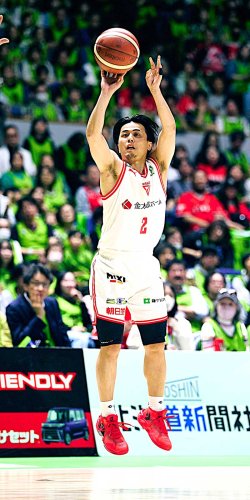 北海道戦で３つの節目の記録に到達したＢ１の千葉Ｊ・富樫＝１８日、北海きたえーる（Ｂリーグ提供）