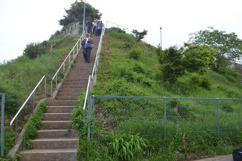 日仏つなぐ史跡に光　四街道・ルボン山　玄孫が訪問　軍郷の原点「祖国でも伝えたい」