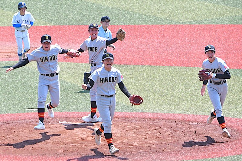 日出学園１６年ぶりＶ　準優勝・八千代松陰も関東へ　投打かみ合い破顔　春季千葉県高校軟式野球
