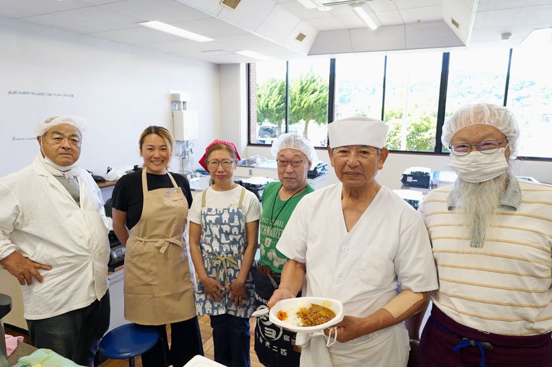 にぎやか「みんなの食堂」　大家族のように…　カレーなど料理人手作り無料提供　御宿