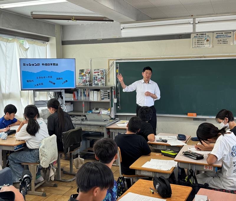 物価変動の仕組みなどについて学ぶ市立栗ケ沢小の６年生児童＝松戸市
