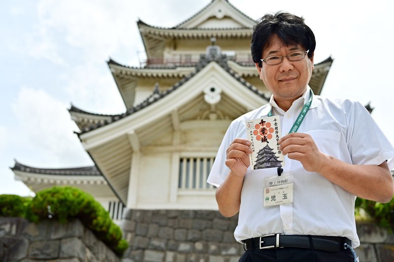 千葉開府９００年記念「御城印」をデザインした児玉館長＝５月２６日、千葉市中央区