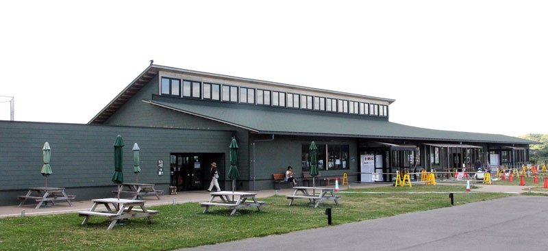 再生可能エネルギー１００％電力の供給を開始した道の駅グリーンファーム館山＝館山市
