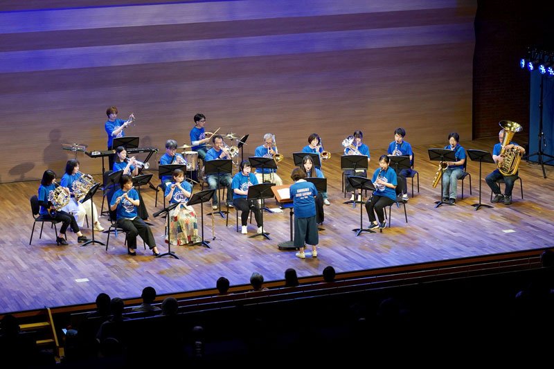 息の合った演奏を披露した吹奏楽の出演者＝勝浦市
