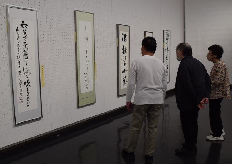 千葉県立美術館で開かれている県書道協会展＝千葉市中央区
