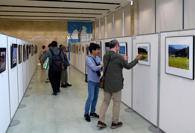 「小湊は世界唯一走り続けて」　“ゆる鉄”中井精也さんエール　沿線写真展９日まで　市原