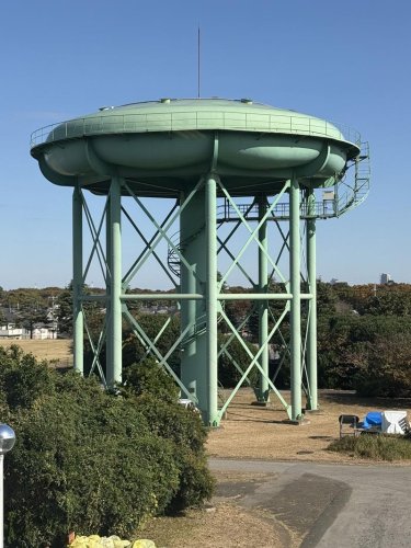 ２０２９年度までに耐震化工事完了を目指す柏井浄水場西側施設洗浄水槽（県企業局提供）
