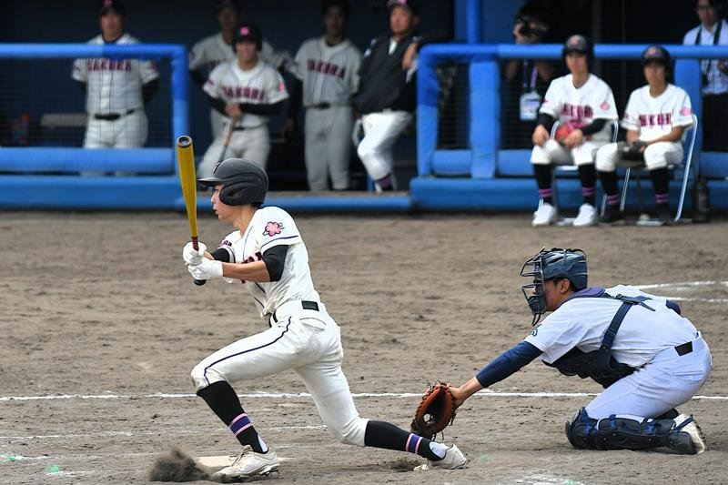 長嶋さんへ届け全力プレー　一周忌母校佐倉高が追悼試合　「３」で集合写真