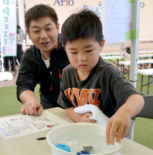 親子一緒に環境学ぶ　実験やゲームで体感　市原でフェスタ