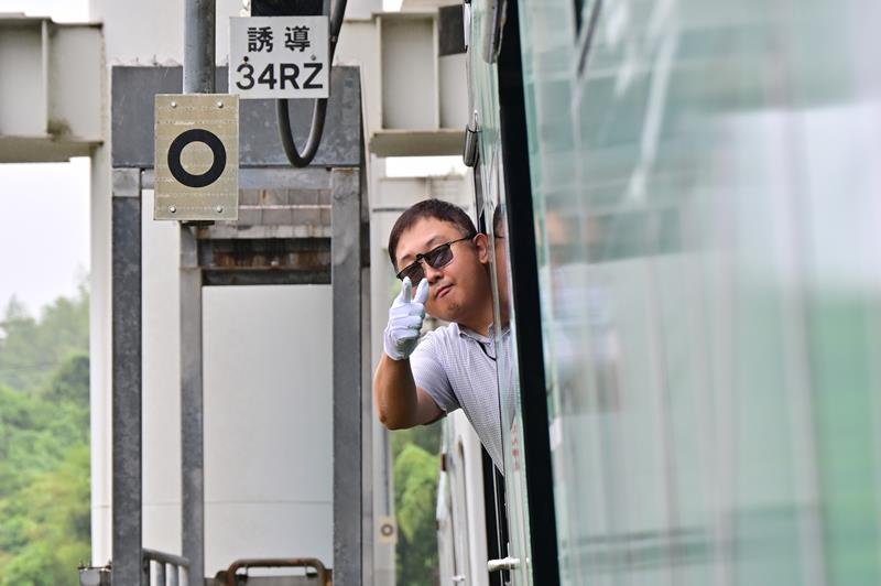運転士サングラス着用　夏に備え、脱帽も自由に　千葉都市モノレール