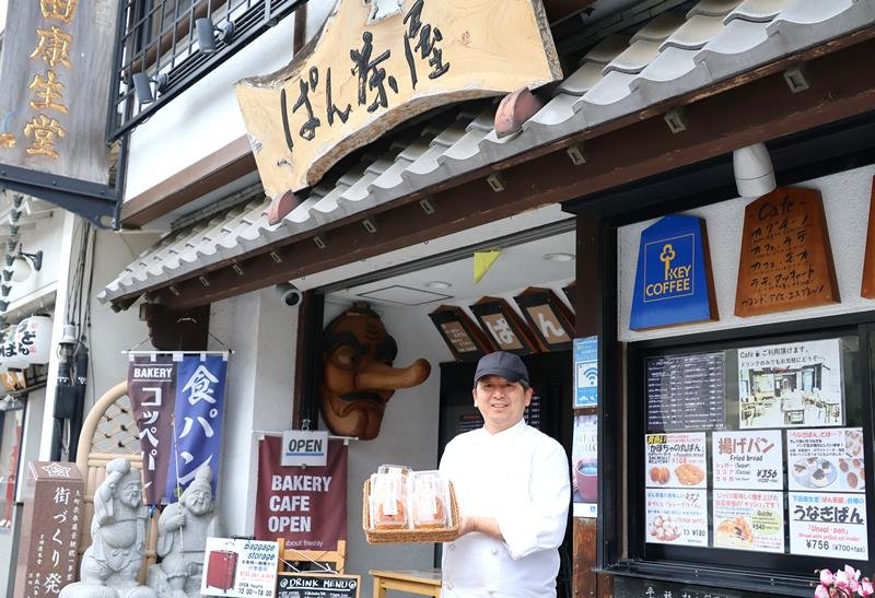 ぱん茶屋を営みながら成田空港を軸とした地域おこしに取り組む下田さん＝成田市
