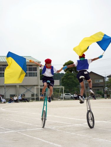 息合わせ大技、会場沸かす　運動会で一輪車　児童ら成長の証　いすみ・浪花小　