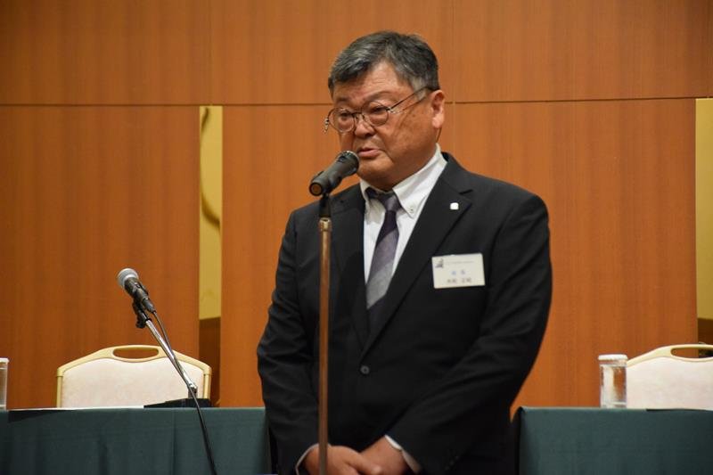 総会であいさつする井桁会長＝千葉市中央区