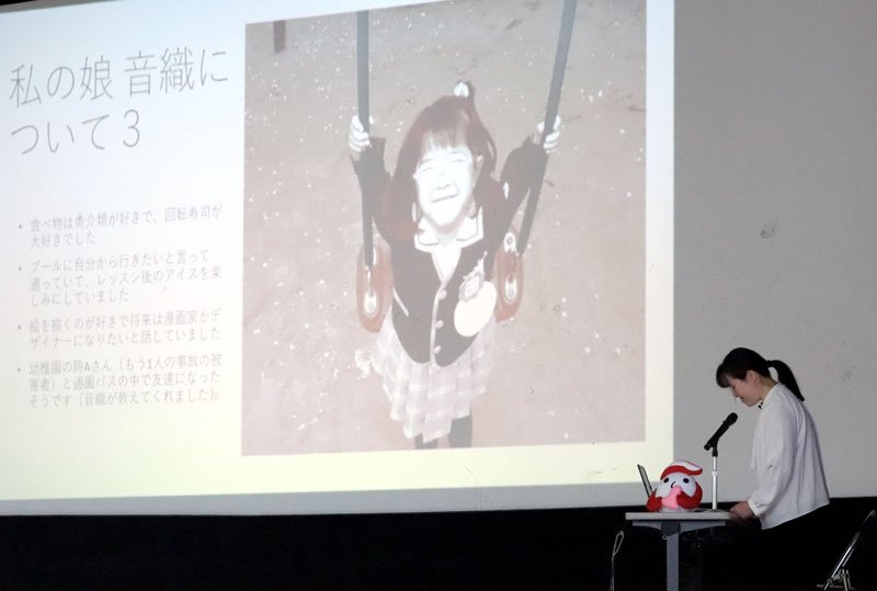 次女の音織さんについて語る安藤さん＝大網白里市の県立大網高校
