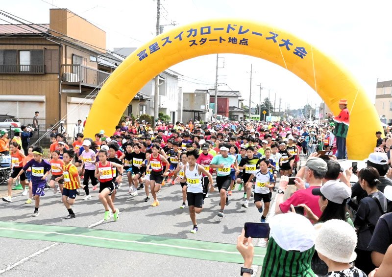 スイカ食べ元気にゴールへ　特産の１６６２玉振る舞う　富里ロードレース