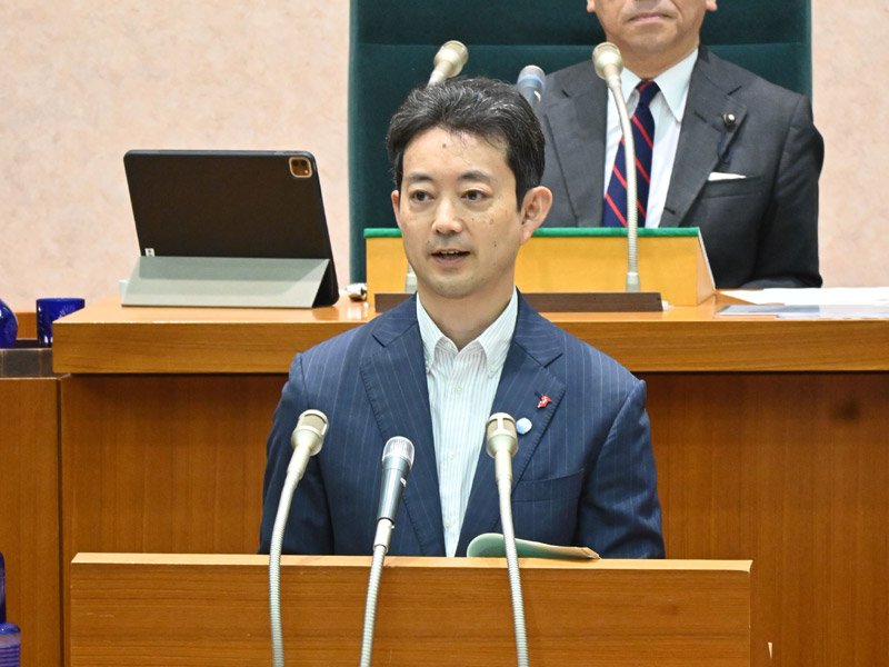 ６月定例県議会で答弁する熊谷知事＝１７日午前
