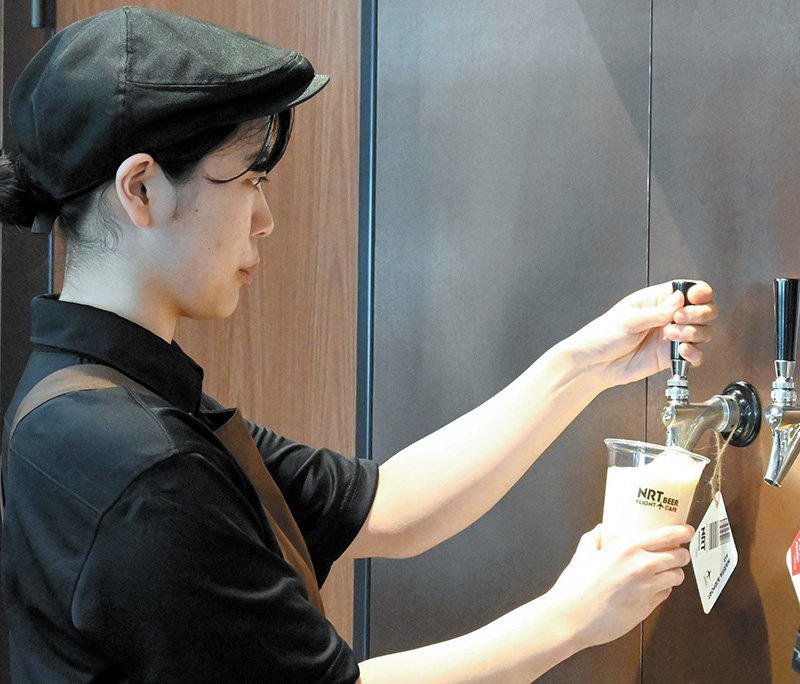 搭乗前に地ビール飲み比べ　専門カフェオープン　成田空港