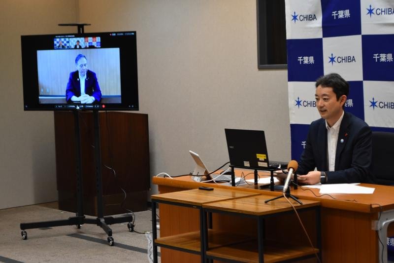 全国知事会の子ども・子育て政策推進本部会議で発言する本部長の熊谷知事＝２６日、県庁
