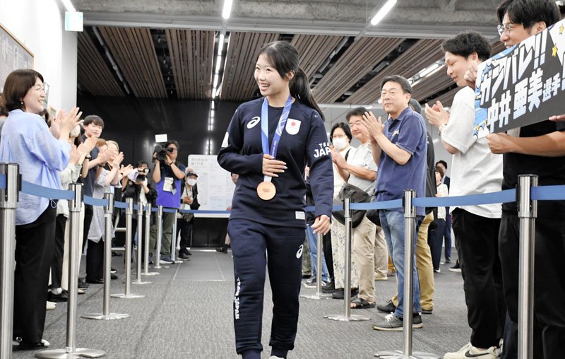 中井亜美選手に市民栄誉賞　フィギュア・冬季五輪「銅」　世界舞台に「頑張る」　市川
