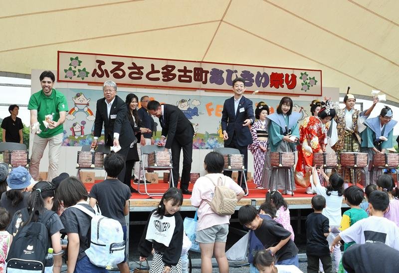 彩り豊かな公園で「あじさい祭り」　一日限りの竹コースター人気　多古