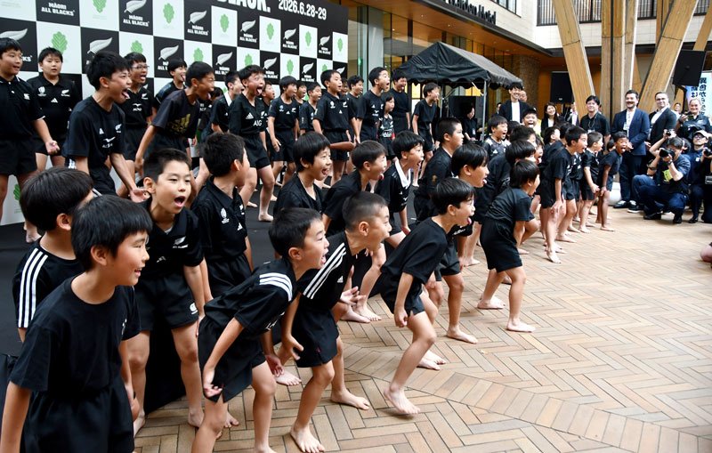 情熱の〝柏ハカ〟で歓迎　ＮＺ・マオリのチーム来日　子どもたちが本場に披露　選手らエール「これからも続けて」