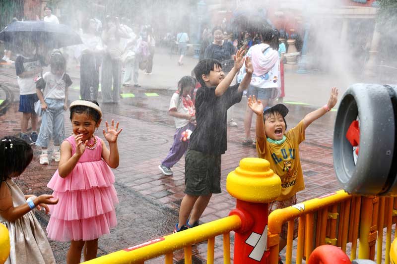 今夏も“びしょ濡れ”　水ふんだん　笑顔で歓声　２日からＴＤＲで特別イベント