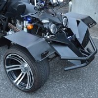 フロント部分は、警察の指摘を受けて安全な形状に修正済み