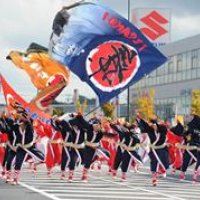 千葉市中央区と市原市で開催された「ちばＹＯＳＡＫＯＩ２０１４」で、躍動感あふれる演舞を披露するＹＯＳＡＫＯＩ舞ちはら＝昨年１０月