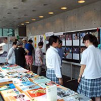 朗読劇に合わせて行われた原爆関連資料などの展示