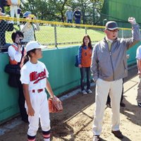 ミスター、故郷で熱血指導　「よーし、オッケー」「ナイスボール」　巨人軍ＯＢが野球教室　佐倉