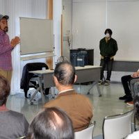 「応援し、盛り上げる」　山武で避難者ら前に熱弁　福島出身のなすびさん　【大震災ちば５年】