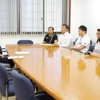 閉校反対署名を提出　　山武市長に市民団体　蓮沼中巡り１１２６人分