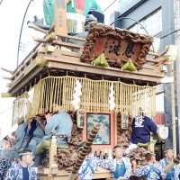 「佐原の山車行事」の大人形が載った山車